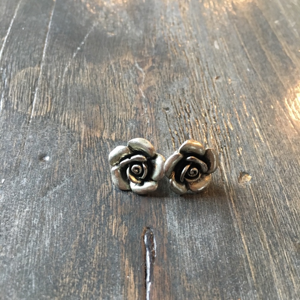 Rose 🌹 Studs - Picture 3 of 3